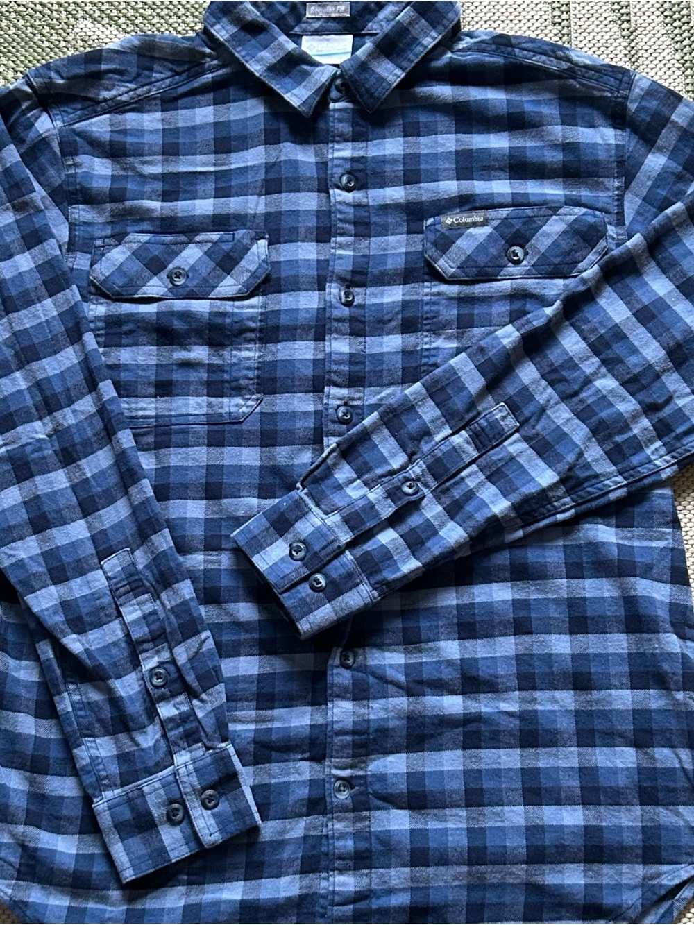 Columbia Men's Blue Plaid Button-Up Shirt size M